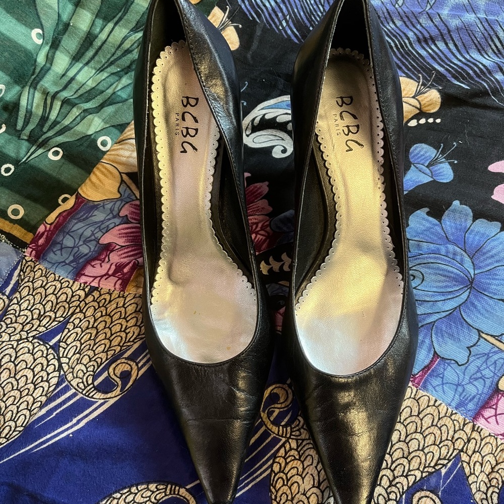 Black BCBG pointy toe pumps